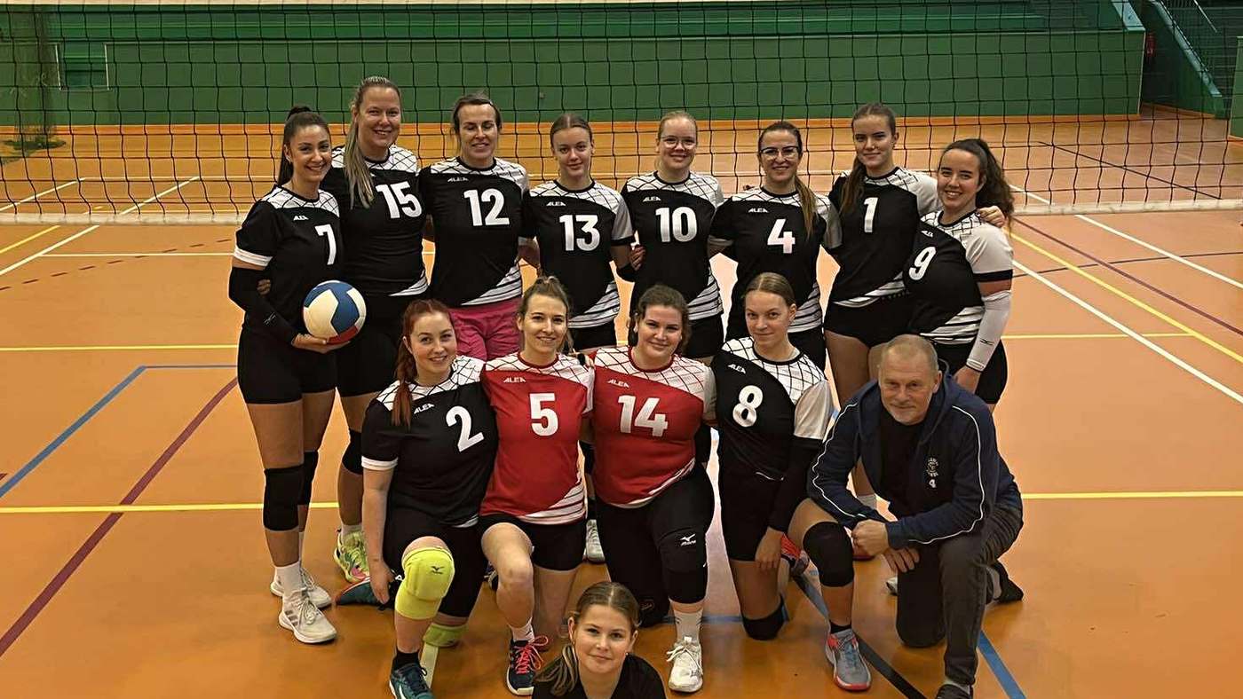 ženy VK Jirkov před zápasem